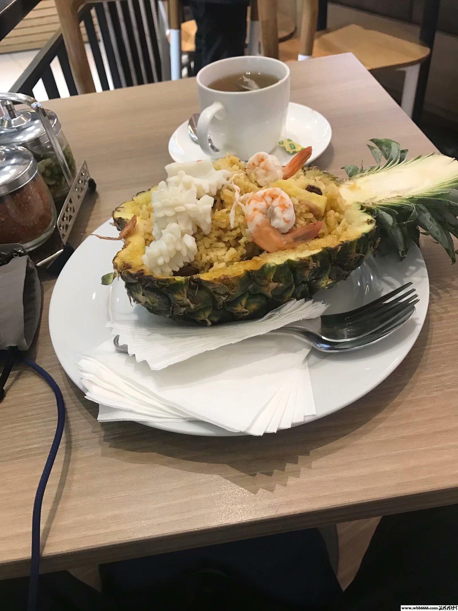 泰国海鲜菠萝饭